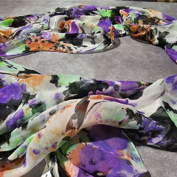 COLLECTION EIGHTEEN Clean Floral TBA Scarf 21" x 86" - Picture 2 of 3